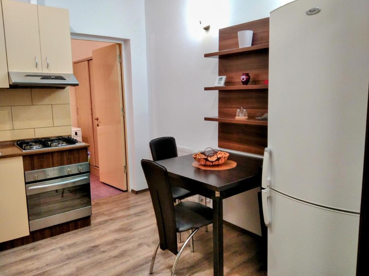 Lovely Central Apartment Brasov Luaran gambar